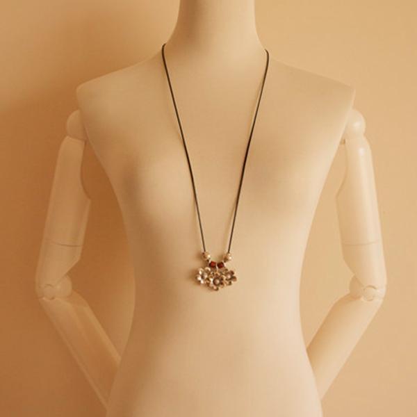 Vintage White Flower Necklace